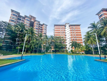 Condo For Auction at Green Acre Park