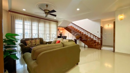 Penthouse For Auction at Robson Condominium