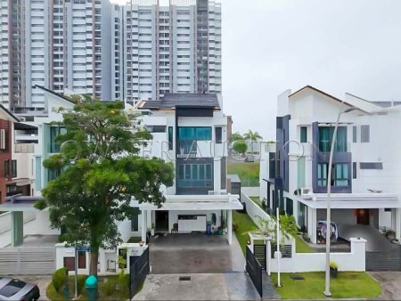 Semi D For Auction at Sunville