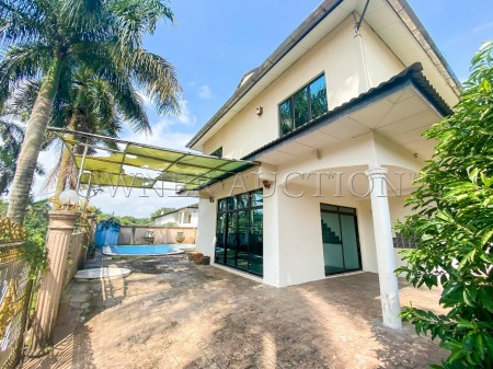 Bungalow House For Auction at Durian Tunggal