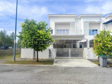 Terrace House For Auction at Suriaman