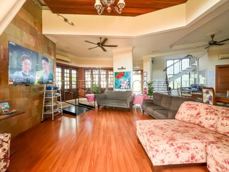 Bungalow House For Auction at Section 13