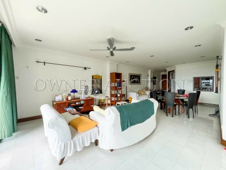 Condo For Auction at Araville