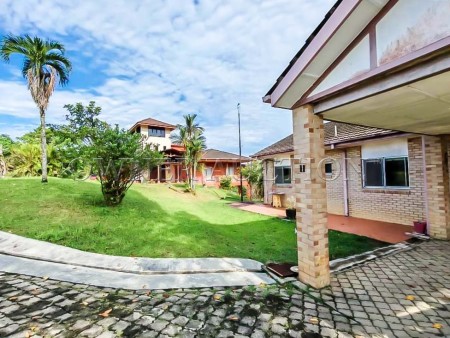 Bungalow House For Auction at Diamond Creeks