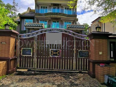 Bungalow House For Auction at Taman Lake View