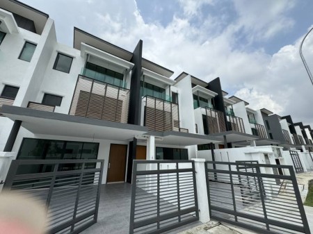 Terrace House For Sale at Seksyen U10