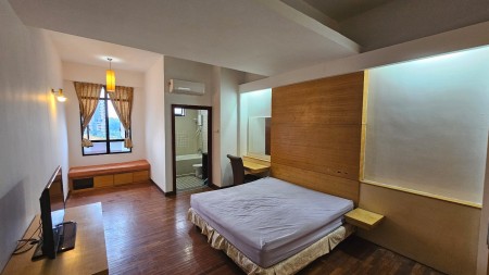 Condo For Rent at The Heritage