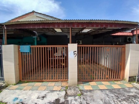 Terrace House For Rent at Taman Sri Wangi