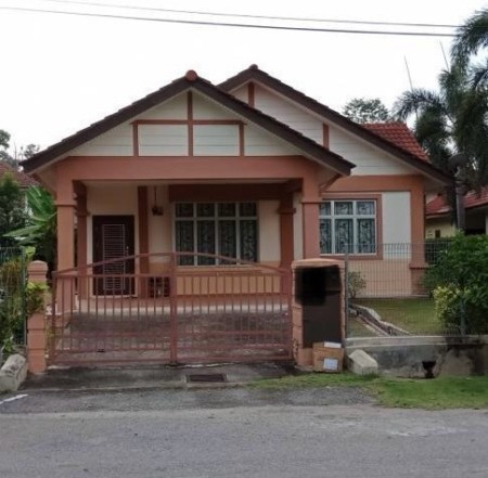 Bungalow House For Sale at Laman Dahlia