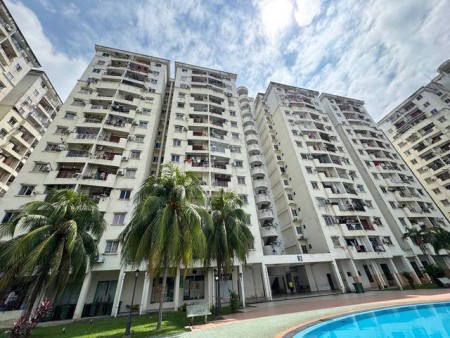 Apartment For Sale at Pandan Court
