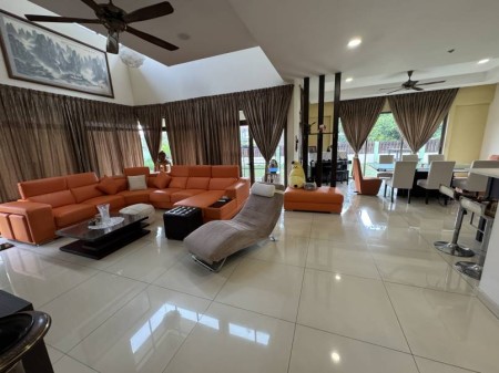 Bungalow House For Sale at Glenmarie Cove