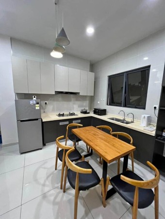 Condo Room for Rent at The Peak Residences