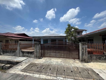 Bungalow House For Sale at Jelapang