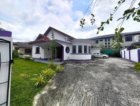 Bungalow House For Rent at Section 3