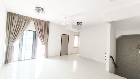 Townhouse For Rent at Elegan