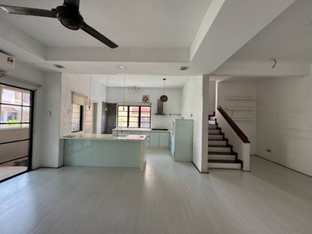 Condo For Rent at Parkville