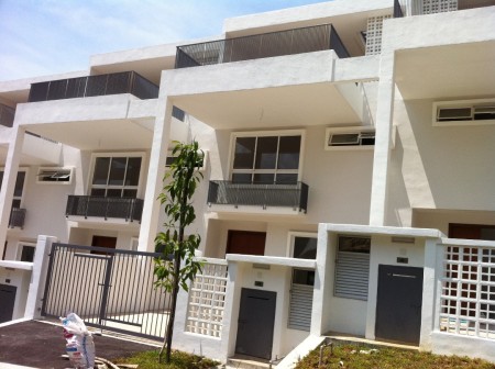Terrace House For Rent at KYK Height