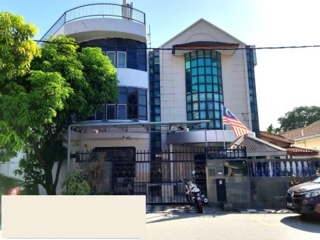 Bungalow House For Rent at Kampung Datuk Keramat