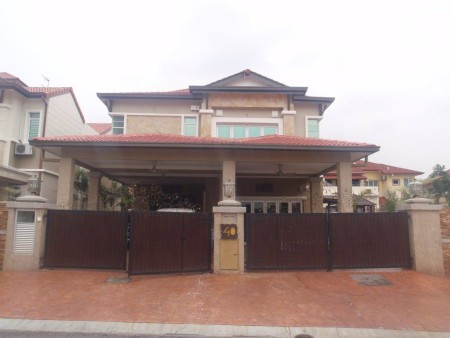 Bungalow House For Sale at Le Putra Avenue