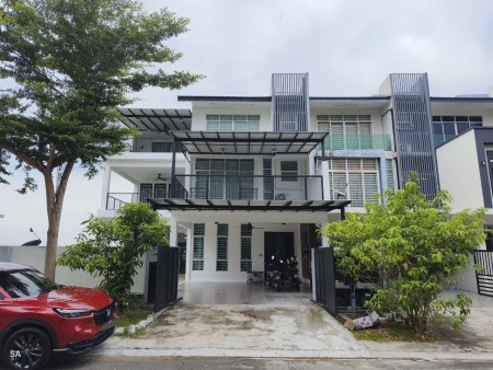 Terrace House For Sale at Bangi Avenue