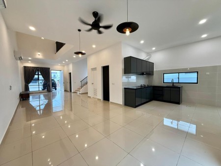 Terrace House For Rent at Eco Botanic