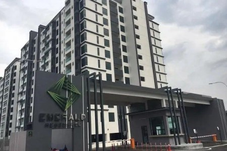 Condo For Sale at Emerald Residence