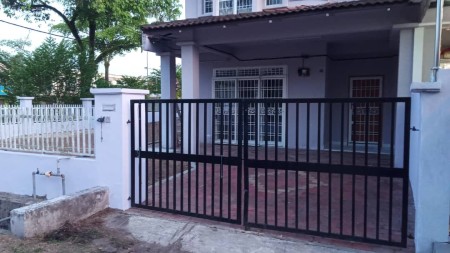 Terrace House For Rent at Taman Mount Austin