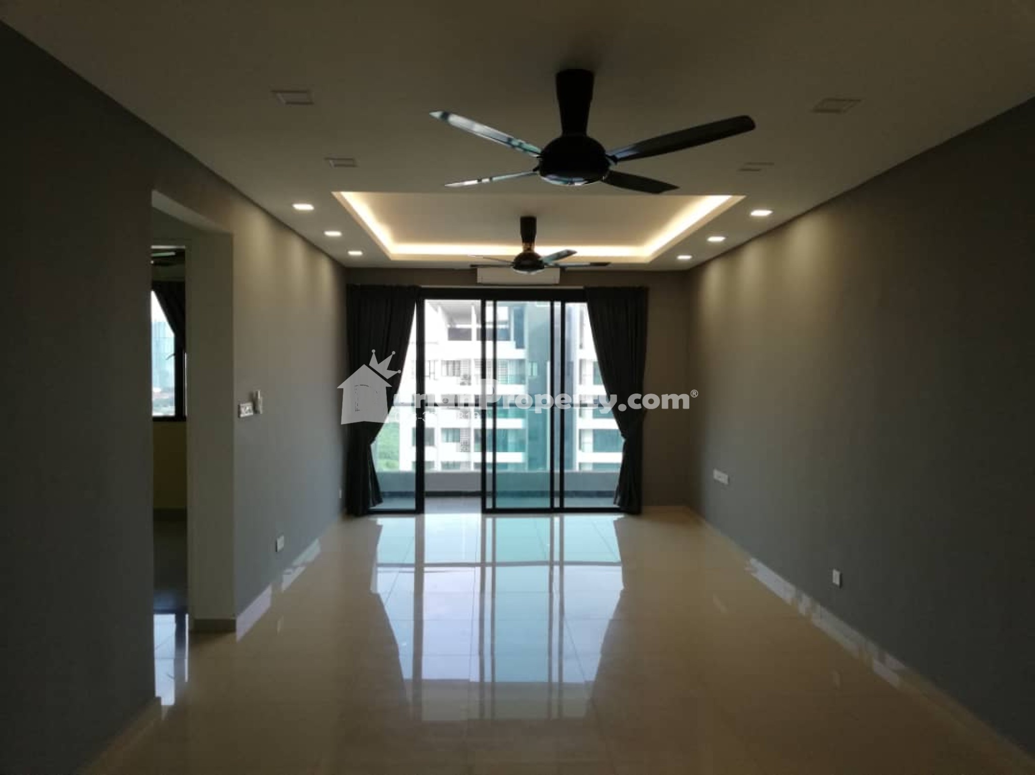 Condo For Sale at Paragon 3