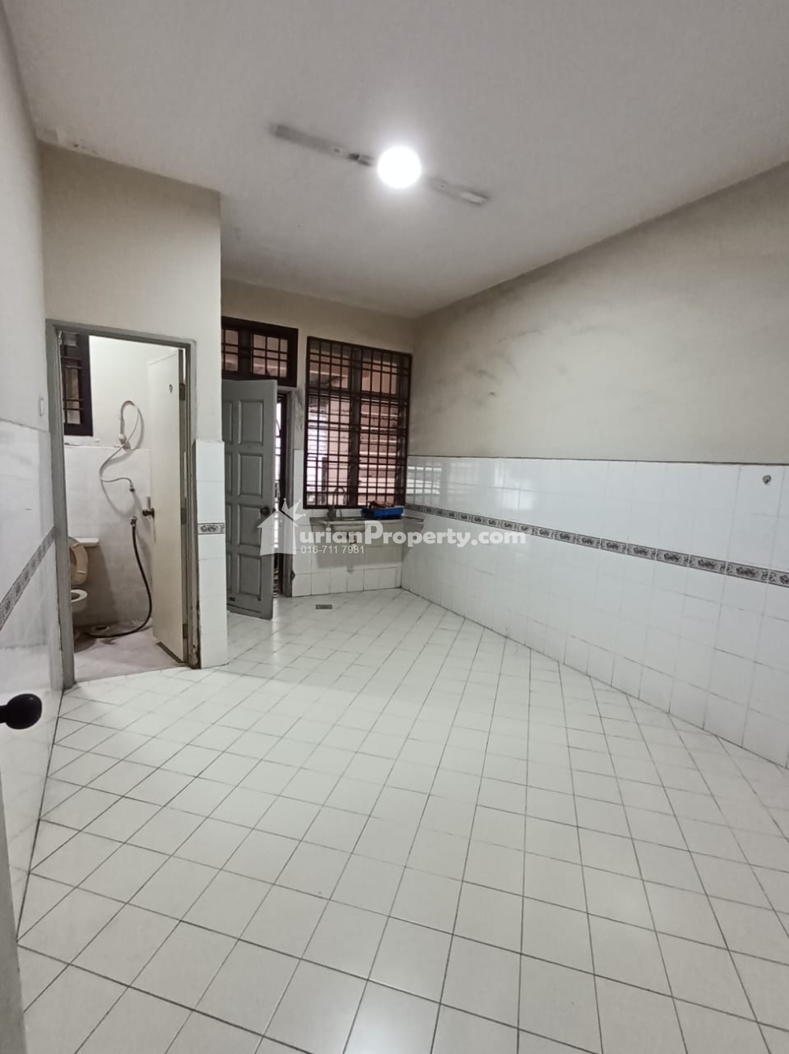 Terrace House For Rent at Taman Desa Cemerlang